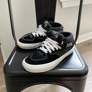 Men’s VANS Skate Half Cab Shoes, Black & White, 7